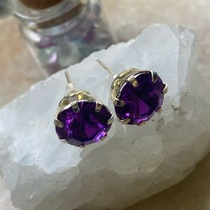 🎈Sale 🎈2 for $10 NWOT February birthstone faux amethyst post earrings spring